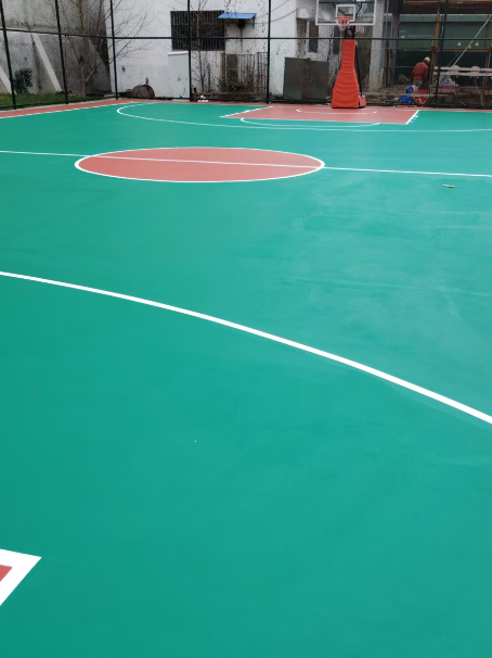 临海 球场长期使用易出现地面开裂